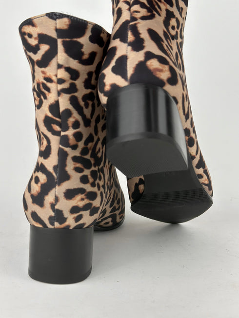 Lucky Leopar Desen Bot 🖤